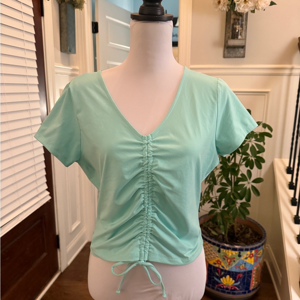 Fabletics NWOT Mint Green Ruched V-Neck Crop Top